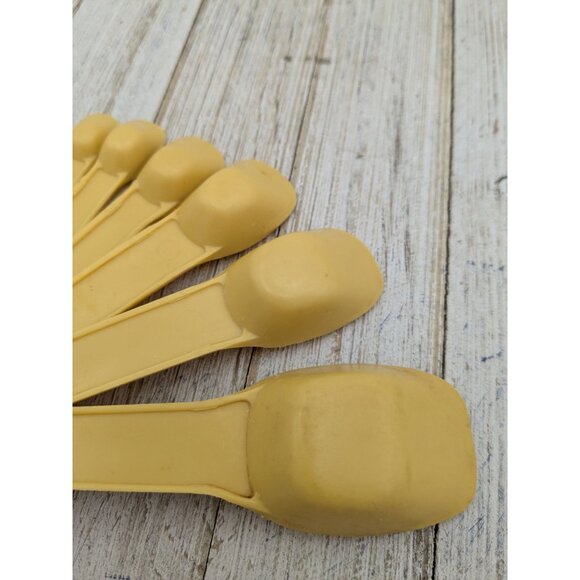 Vintage Gold Mustard 6 Piece Measuring Spoons #2236 2235 2234 2233 2232 2231 - Picture 7 of 9